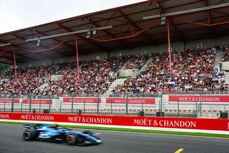 Grandstand full crowd, foule, fans, fan, spectators during the Formula 1 Belgian Grand Prix 2026, 10th round of the 2026 Formula One World Championship from July 17 to 19, 2026 on the Circuit de Spa-Francorchamps, in Stavelot, Belgium - Photo Florent