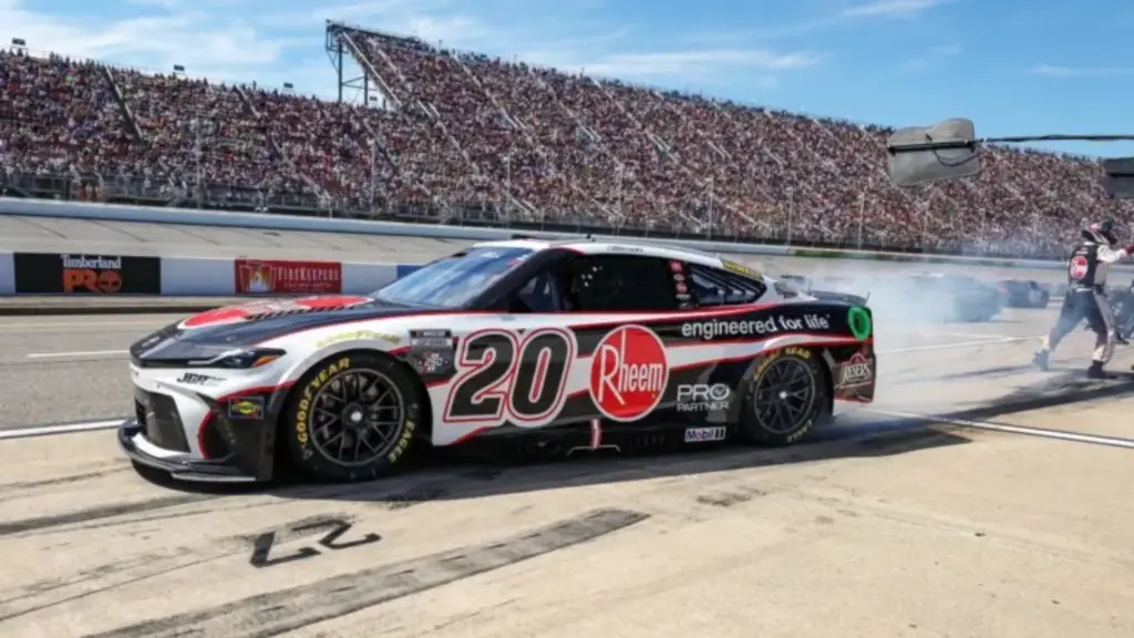 Kyle Larson’s NASCAR lead slashed to five points after Phoenix disaster