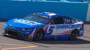 Larson starts 22nd as NASCAR title rivals lock out Phoenix top five
